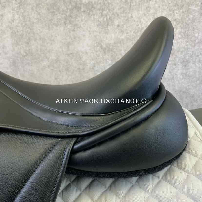 2022 Master D3-M Monoflap Dressage Saddle, 18" Seat, Medium Tree, Wool Flocked Serge Panels