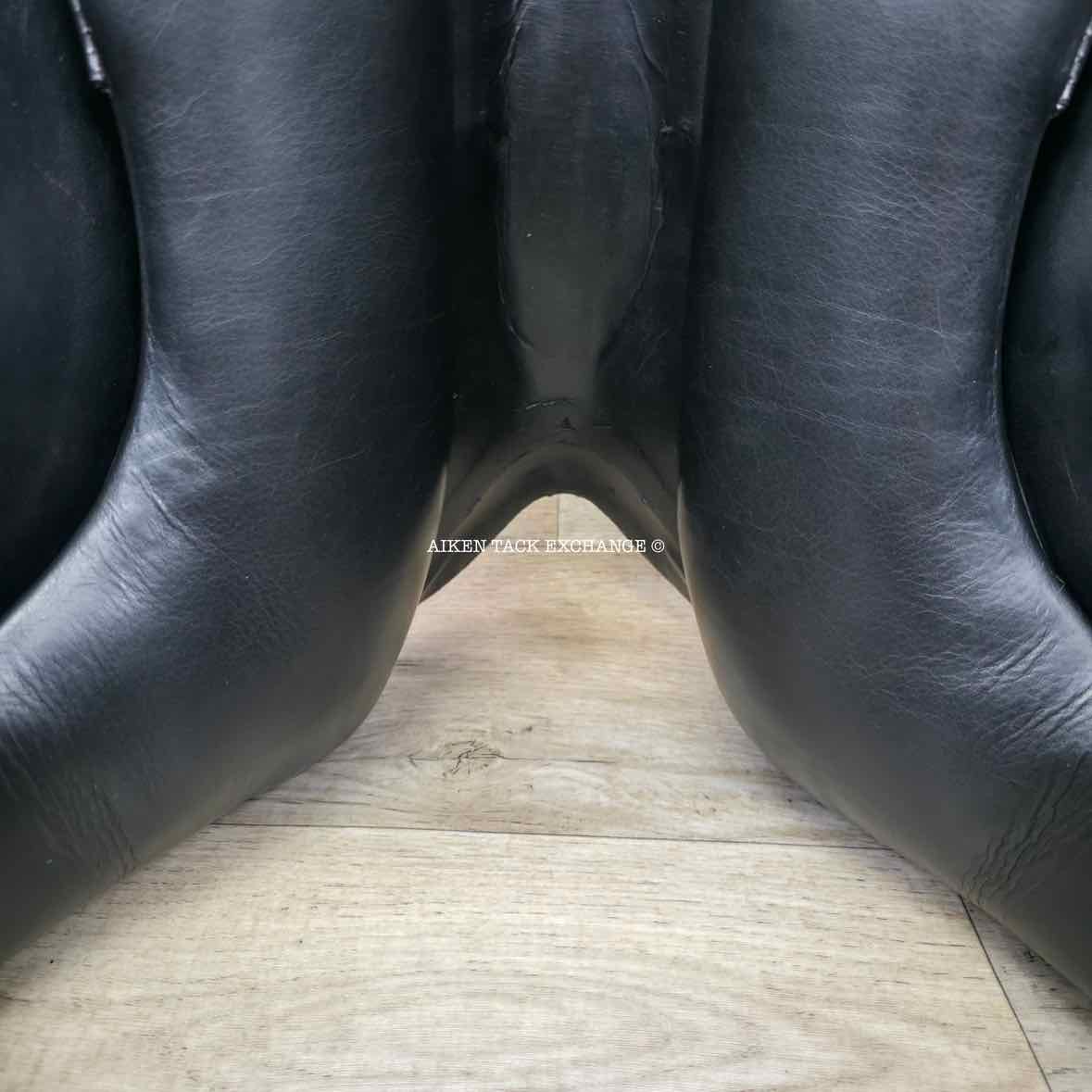 **On Trial** 2013 Schleese Obrigado Dressage Saddle, 17.5" Seat, Adjustable AdapTree, Wool Flocked Panels