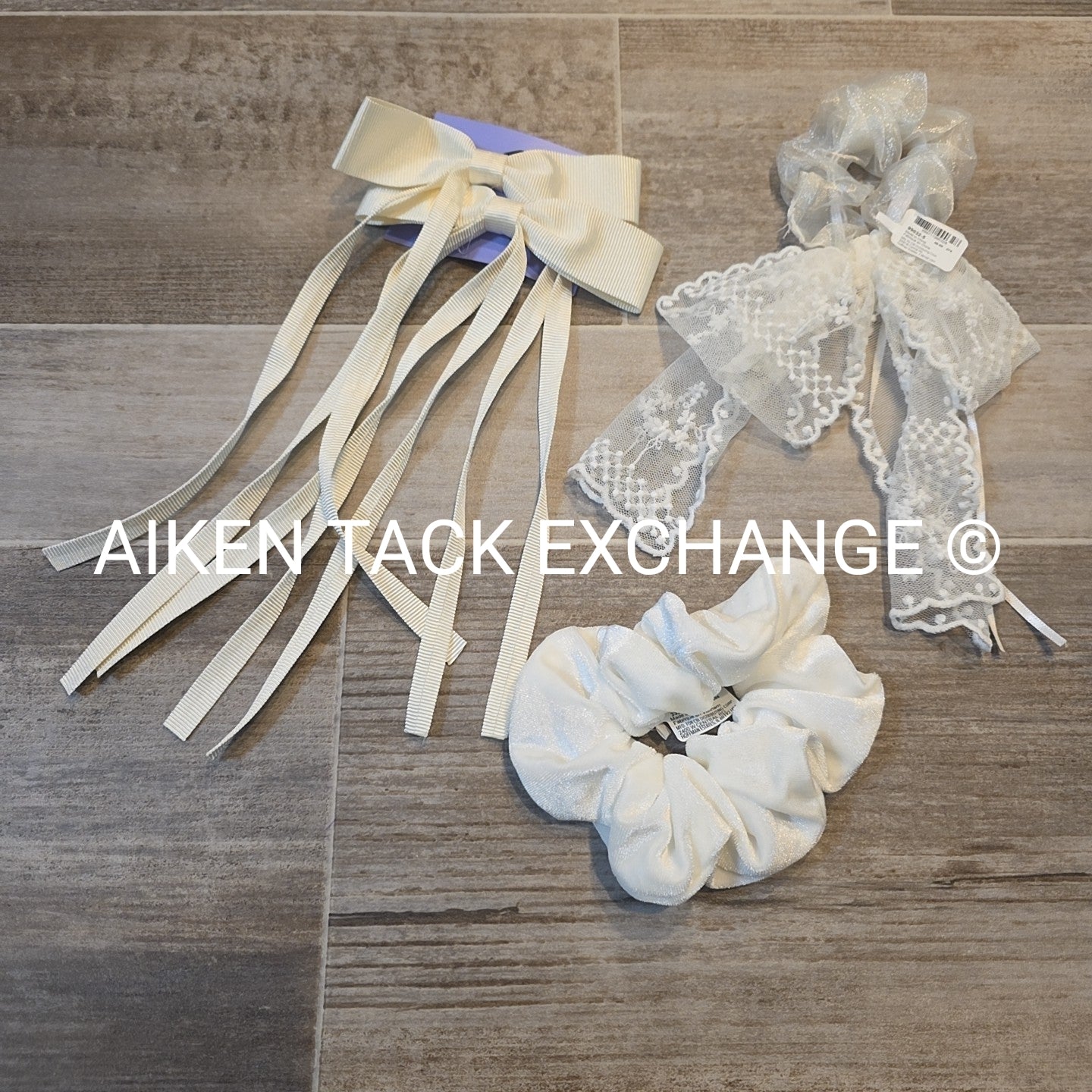 Claire's Hair Bundle - 2 Scrunchies, 2 Hair Clips