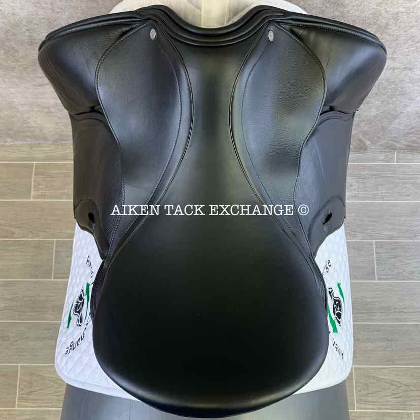 2022 Master D3-M Monoflap Dressage Saddle, 18" Seat, Medium Tree, Wool Flocked Serge Panels