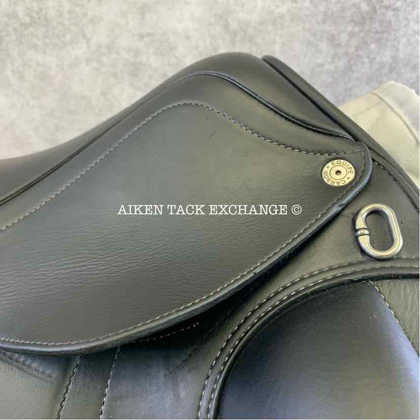 **SOLD** 2021 Equipe Glamour E-Carbon Monoflap Dressage Saddle, 17" Seat, Flex Tree - Medium Wide, Foam Panels