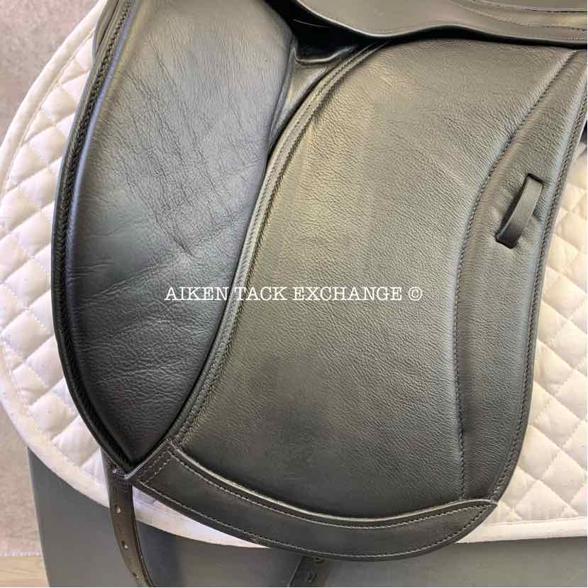 2022 Master D3-M Monoflap Dressage Saddle, 18" Seat, Medium Tree, Wool Flocked Serge Panels