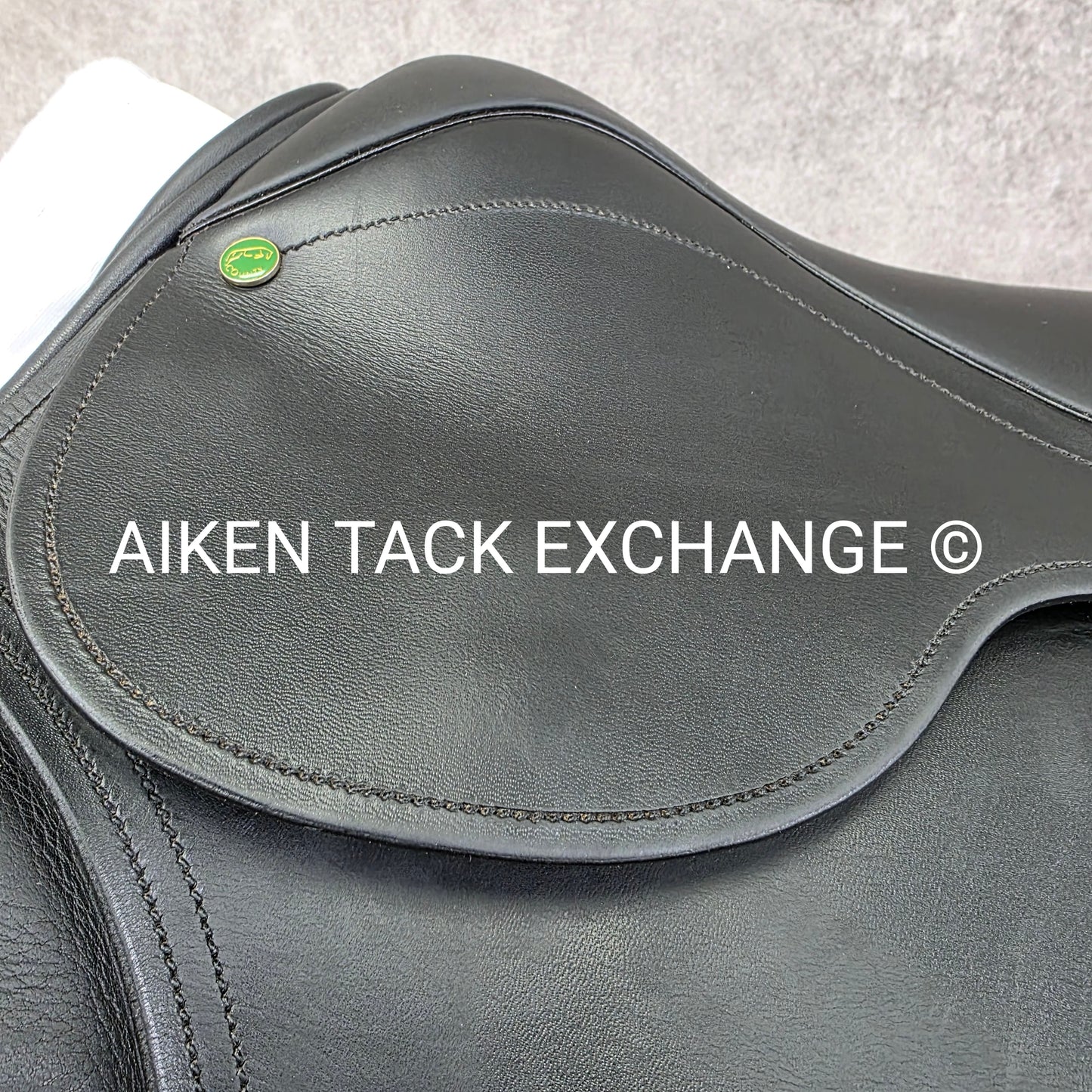 **SOLD** 2007 County Pro-Fit Close Contact Jump Saddle, 17.5" Seat, Medium Tree, Wool Flocked Panels