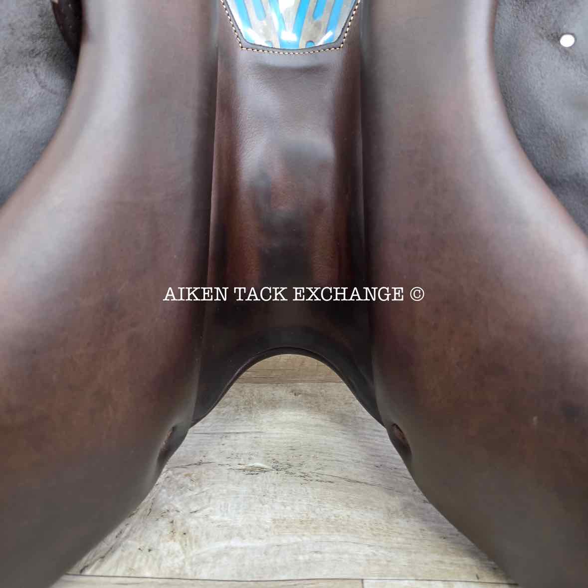 2019 Voltaire Blue Infinite Close Contact Jump Saddle, 17.5" Seat, 2A Flap, Medium Wide Tree, PRO Panels, Full Buffalo Leather