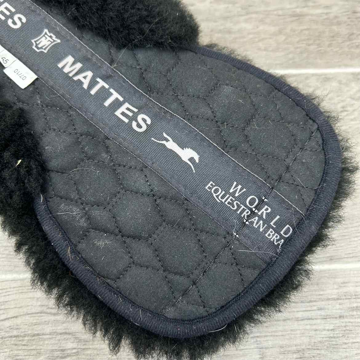 Mattes Sheepskin Girth, Black, 26"