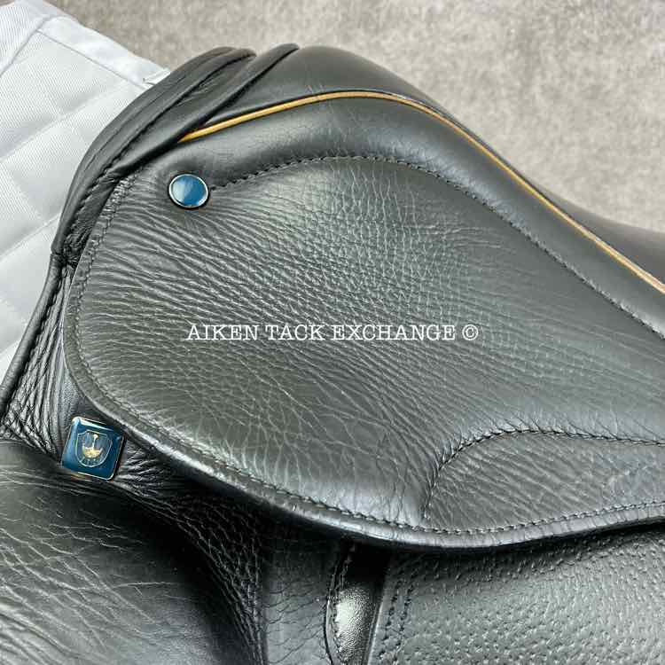 **SOLD** 2008 Stubben Genesis Dressage Saddle, 18" Seat, 28 cm Tree - Medium/Medium Narrow, Wool Flocked Panels