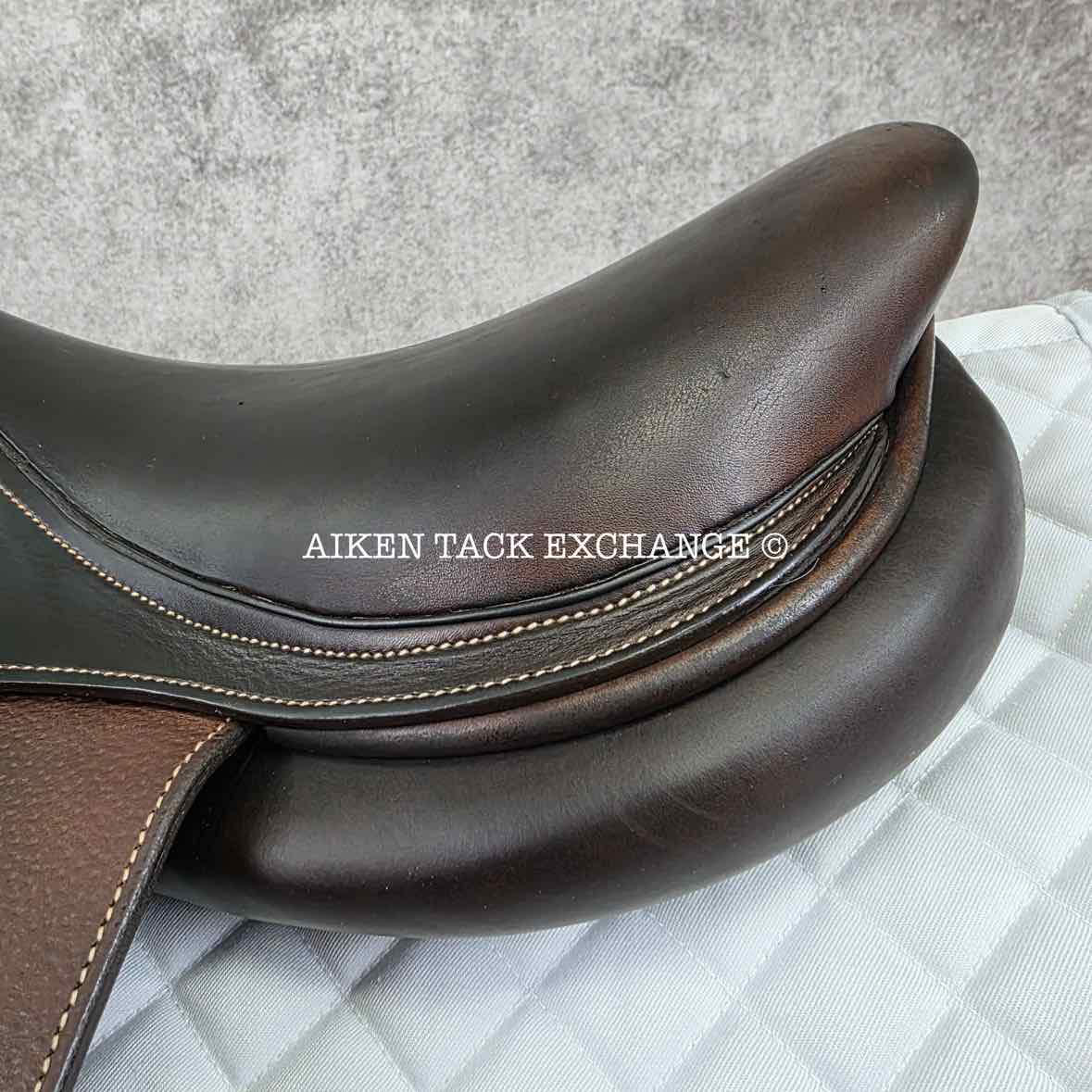2016 Voltaire Palm Beach Close Contact Jump Saddle, 17" Seat, 2A Flap, Medium Wide Tree, PRO Panels