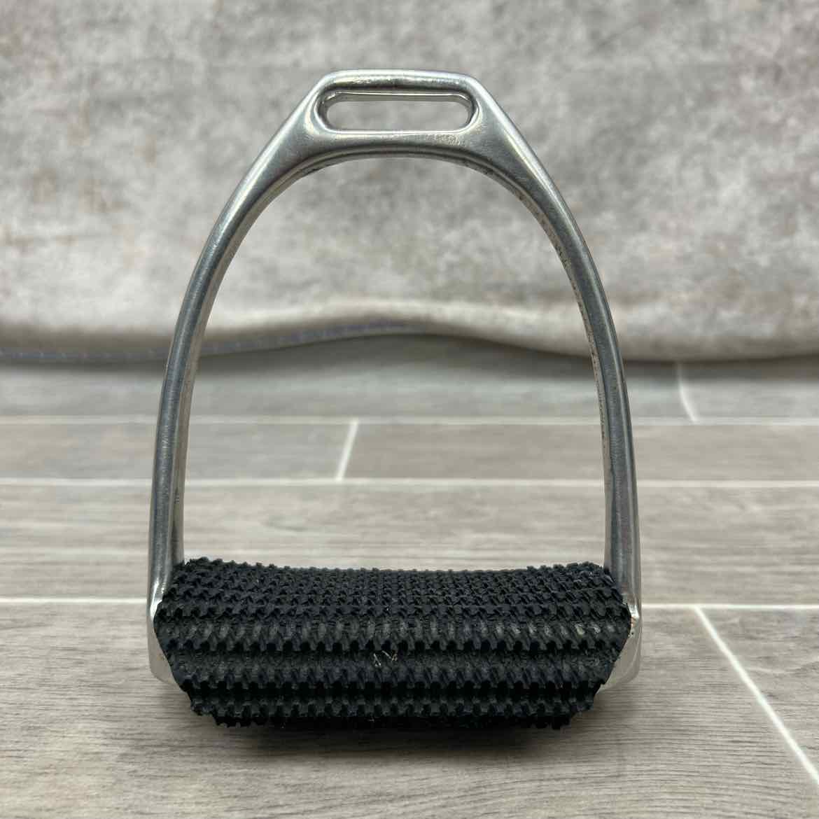 Fillis Stirrup Irons with Super Comfort Stirrup Iron Pads, 4"