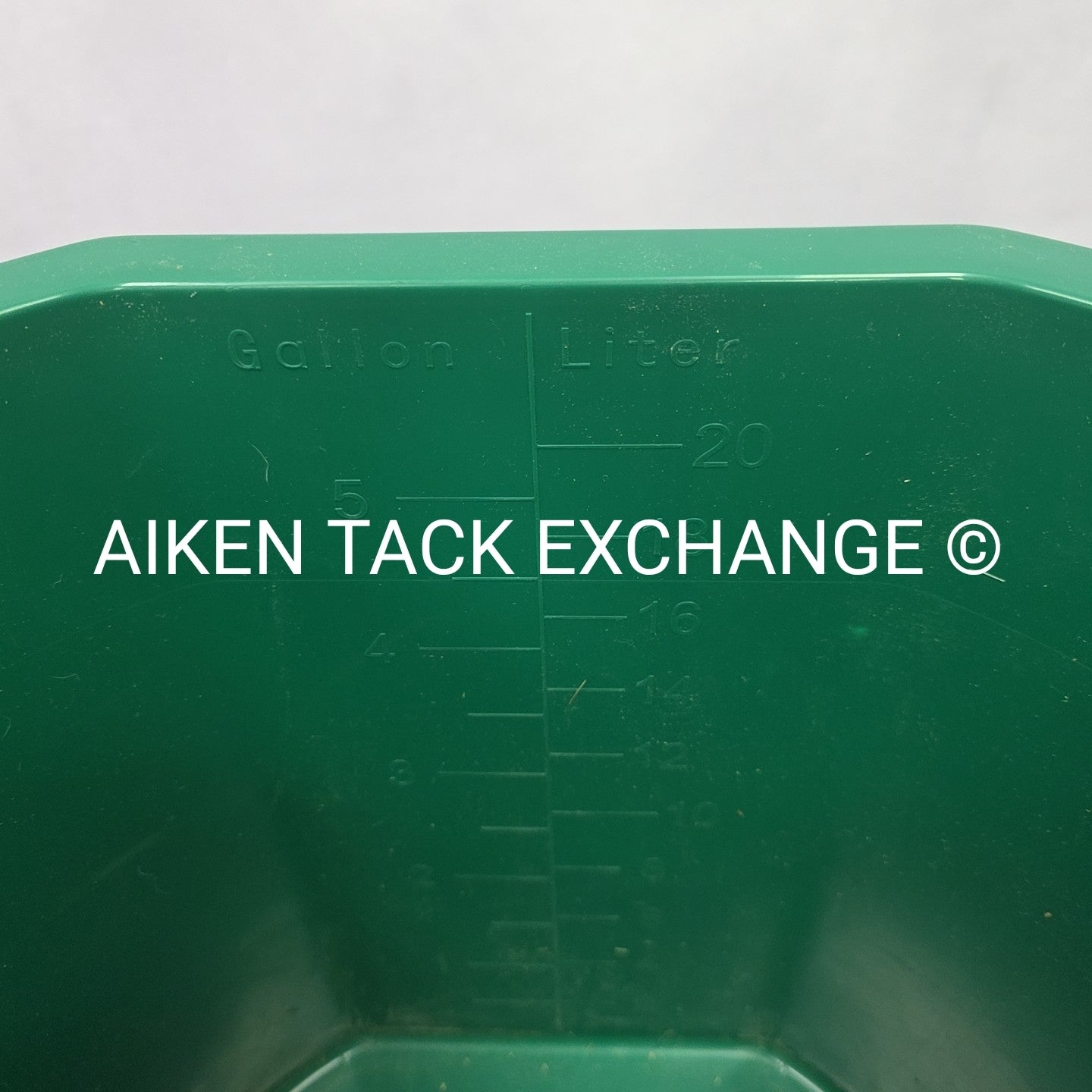 Farm Innovators Heated Flat Back Bucket, 5 Gal