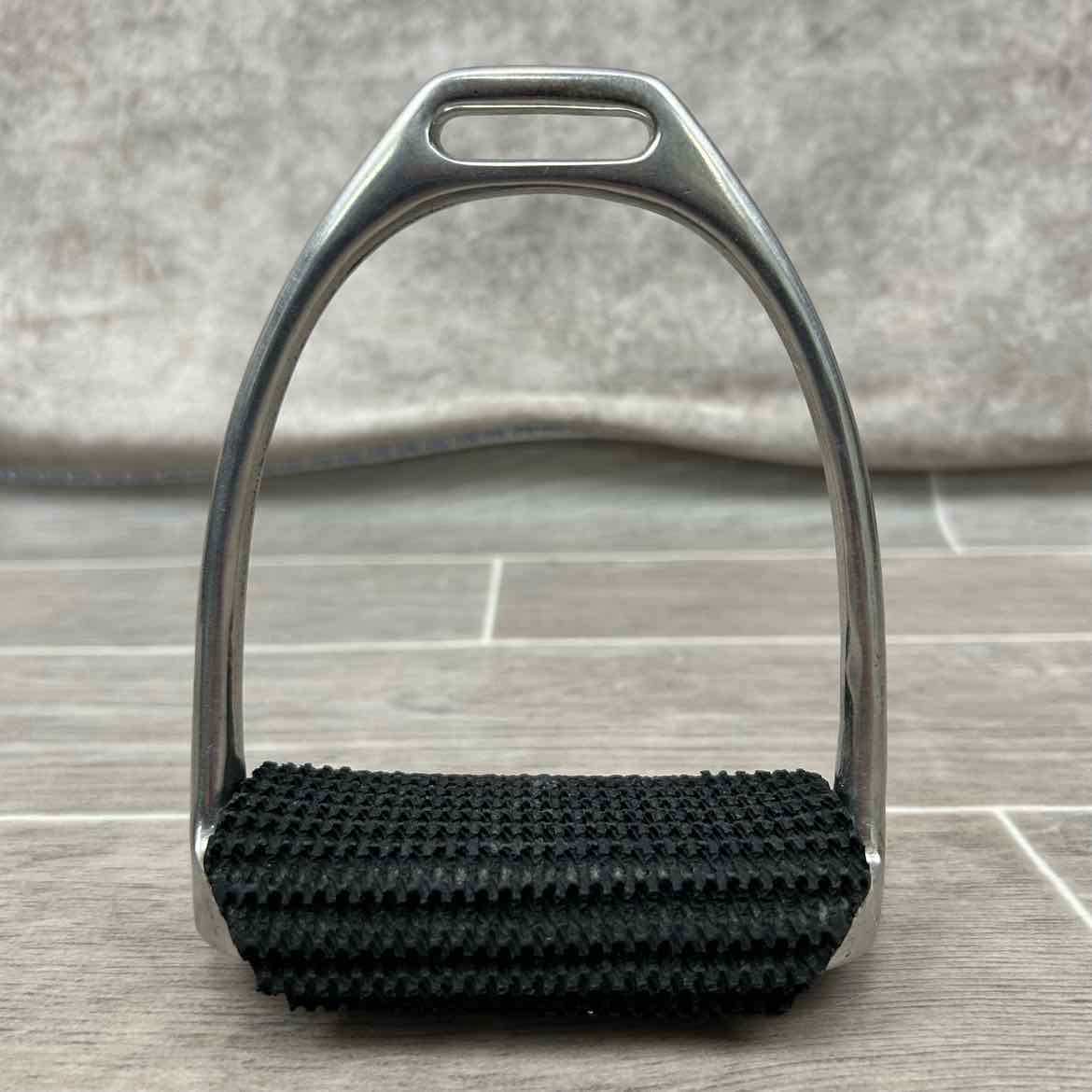 Fillis Stirrup Irons with Super Comfort Stirrup Iron Pads, 4"