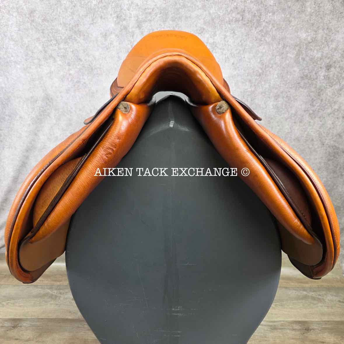 2013 Stubben Portos Deluxe Close Contact Jump Saddle, 17.5" Seat with Biomex, 28cm Tree - Medium, Foam Panels