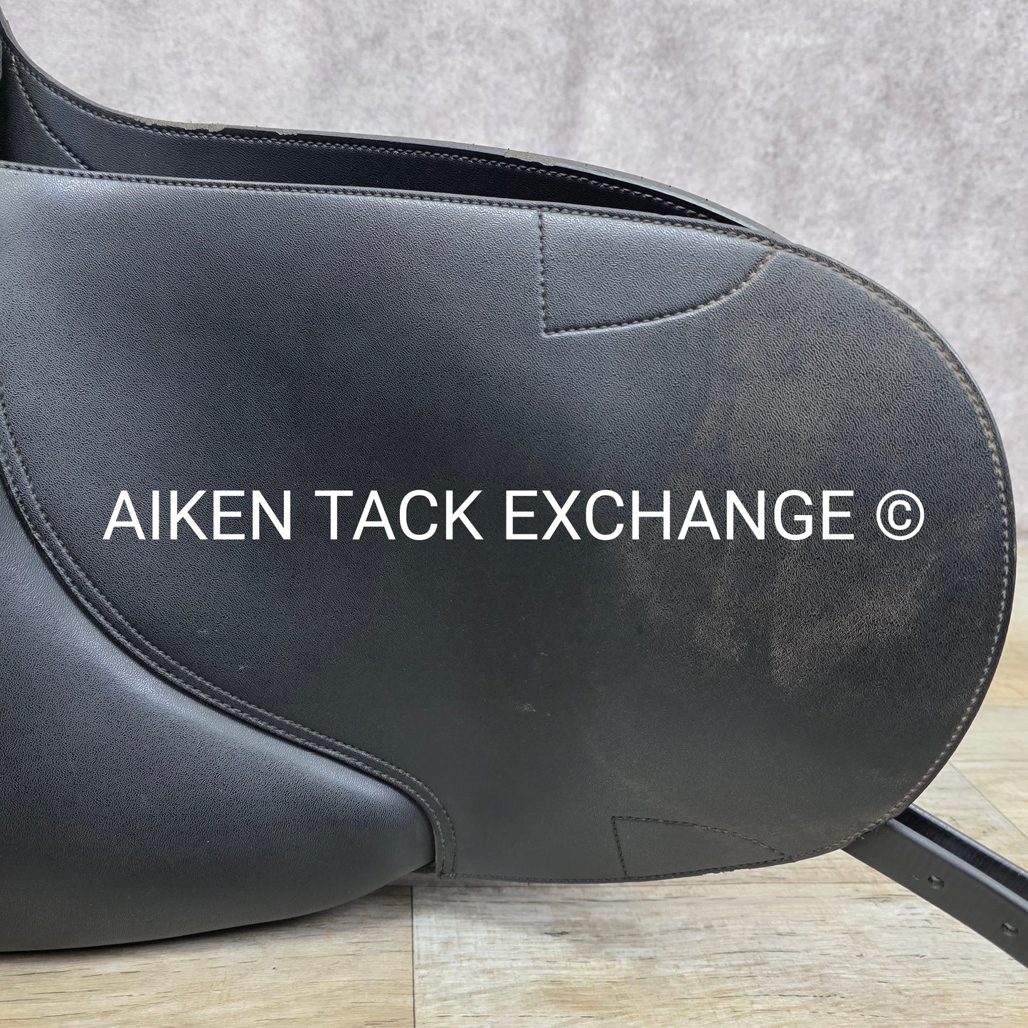 **SOLD**2012 Wintec Pro Stock Australian Saddle, 17" / 17.5" Seat - Large, Adjustable Tree - Changeable Gullet, Wool Flocked Panels