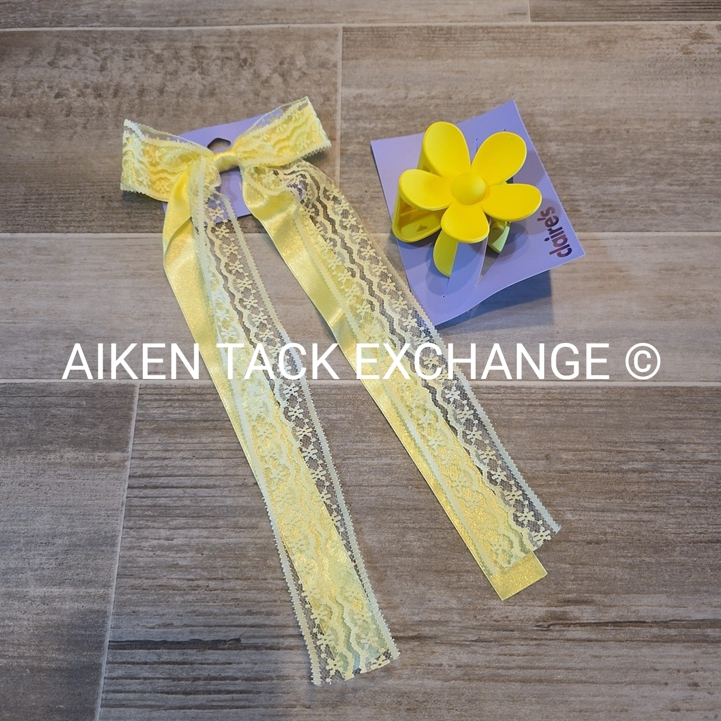 Claire's Hair Bundle - 1 Claw Clip, 1 Hair Clip