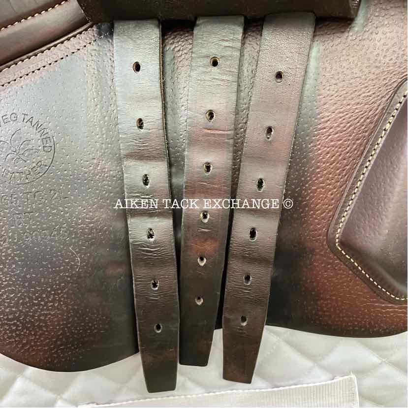 2022 CWD SE01 Close Contact Jump Saddle, 16.5" Seat, 2L Flap, Medium Tree, Foam Panels, Full Buffalo Leather