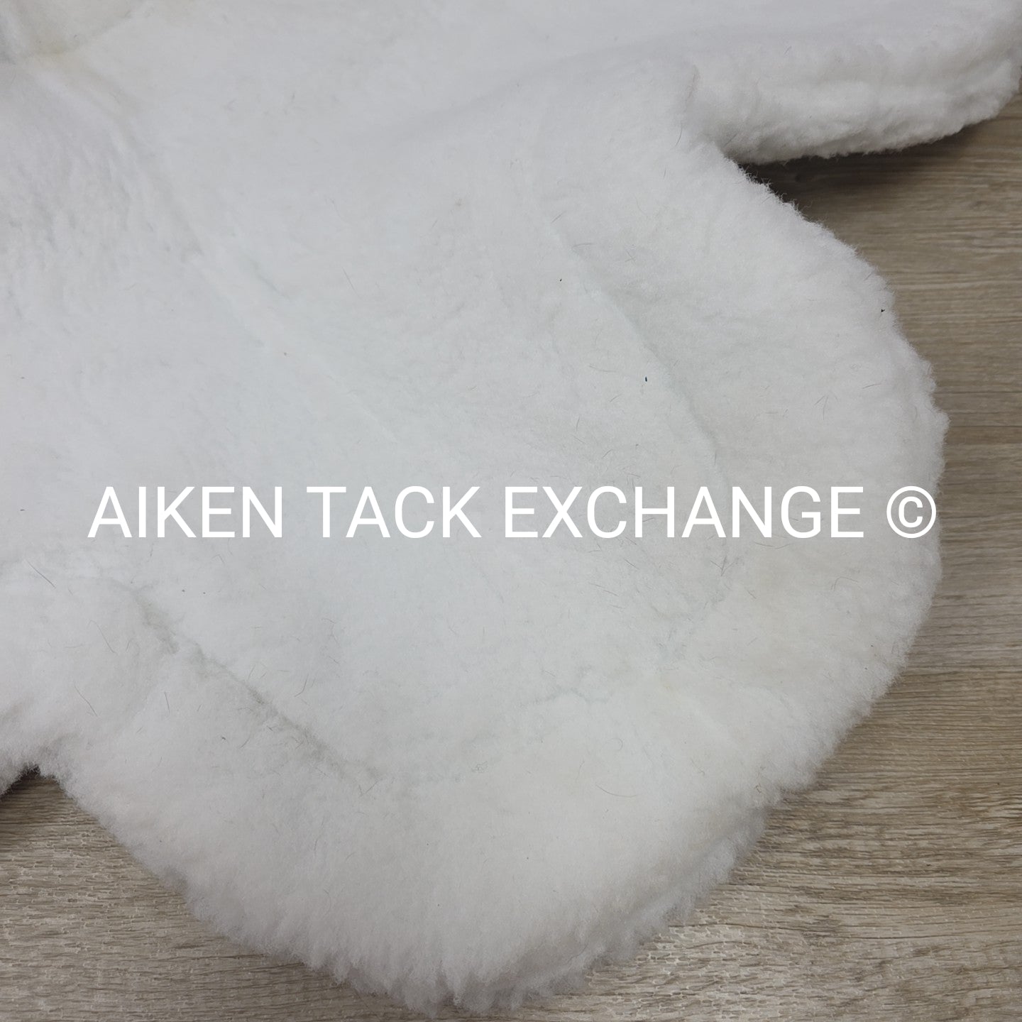 Toklat ProQuilt CC Fleece Show Pad with Joey Girth Slot, White, Size 17-17.5