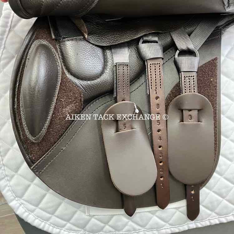 **SOLD** 2023 Kent & Masters S-Series MJJ Standard Wither Competition Jump Saddle, 17.5" Seat, Adjustable Tree - Changeable Gullet, Wool Flocked Panels