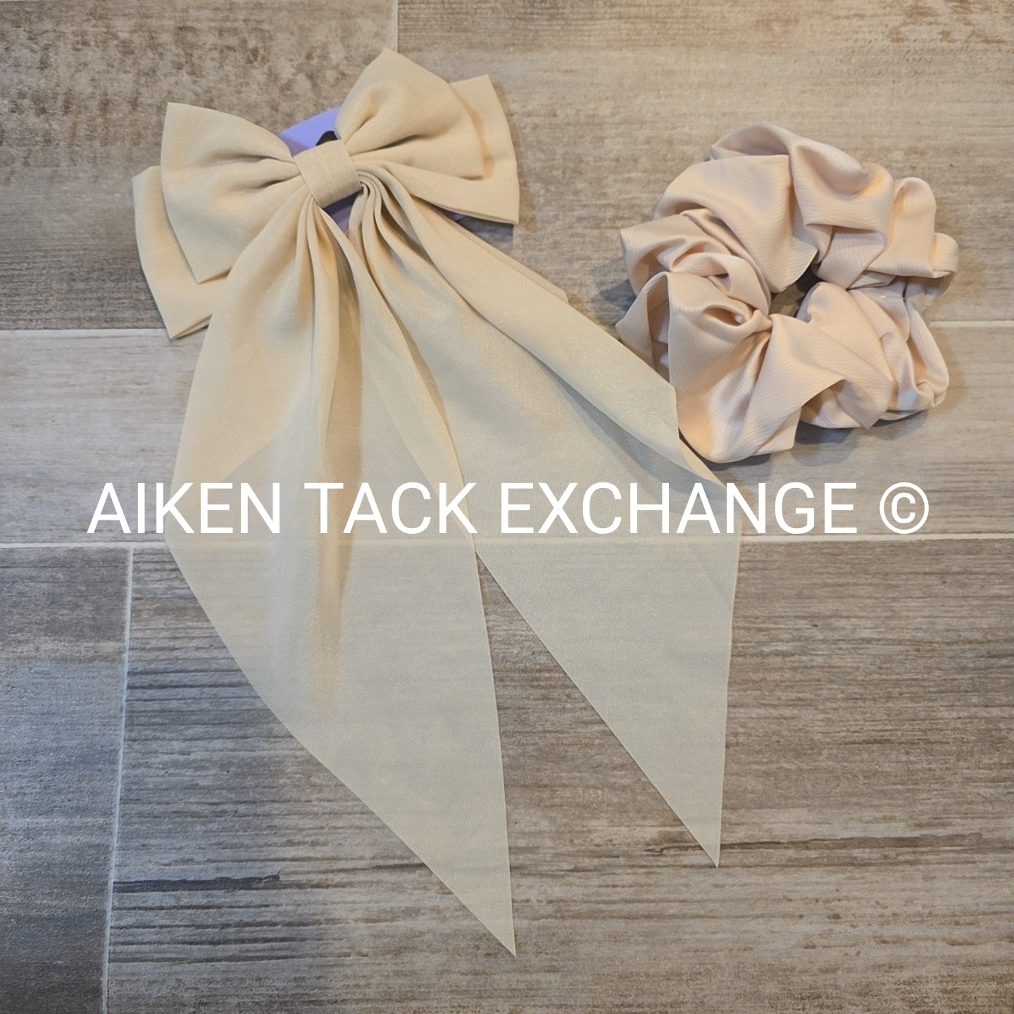 Claire's Hair Bundle - 1 Hair Clip, 1 Scrunchie