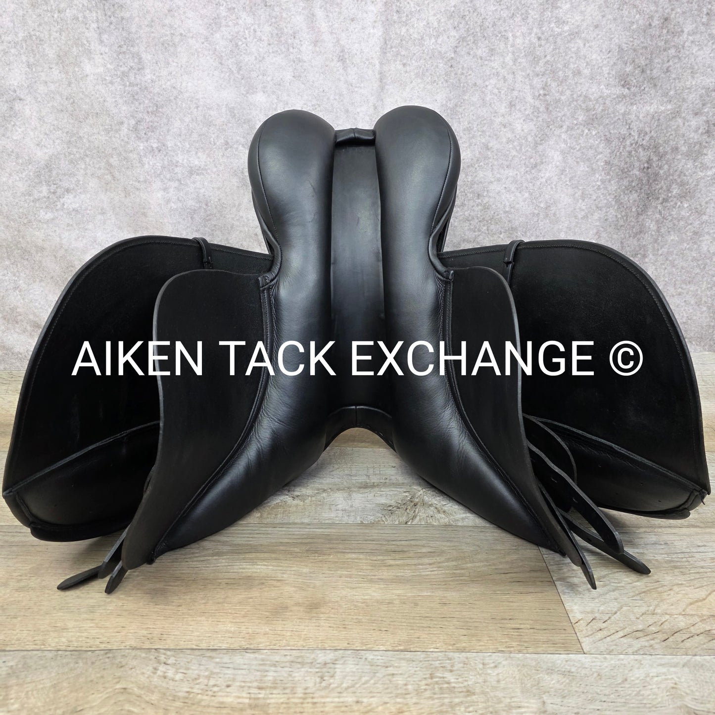 **SOLD** 2007 County Pro-Fit Close Contact Jump Saddle, 17.5" Seat, Medium Tree, Wool Flocked Panels