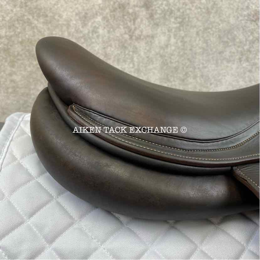 **SOLD** 2011 Voltaire Palm Beach Close Contact Jump Saddle, 17" Seat, 1 Flap, Medium Wide Tree, FIN Panels, Full Buffalo Leather