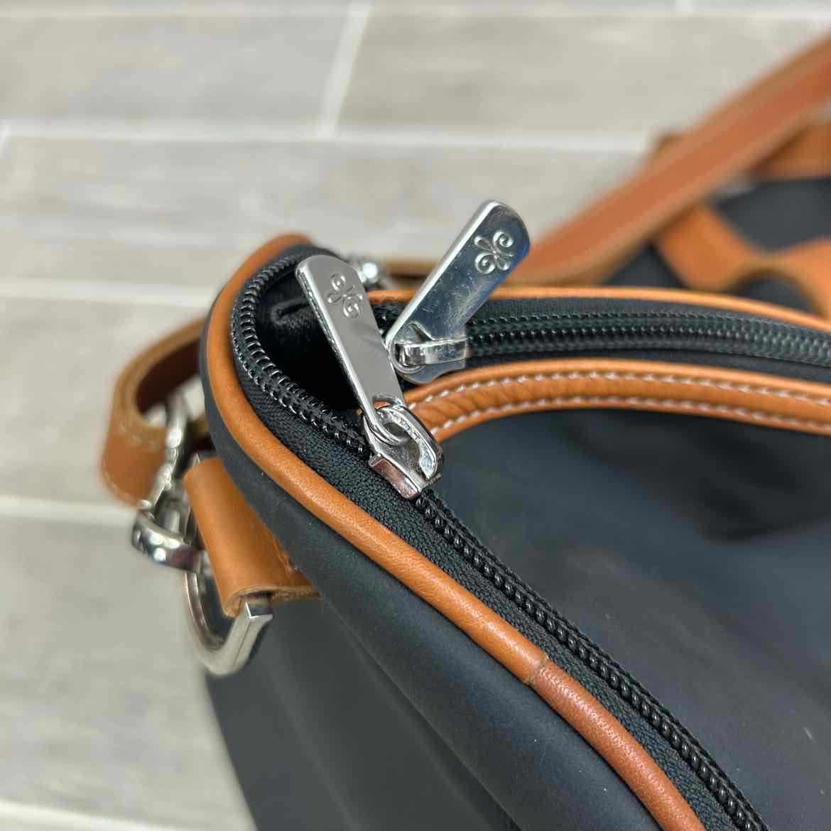 Penelope Show Travel Bag, Comes wih Dust Cover