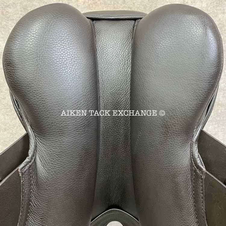 **SOLD** 2023 Kent & Masters S-Series MJJ Standard Wither Competition Jump Saddle, 17.5" Seat, Adjustable Tree - Changeable Gullet, Wool Flocked Panels