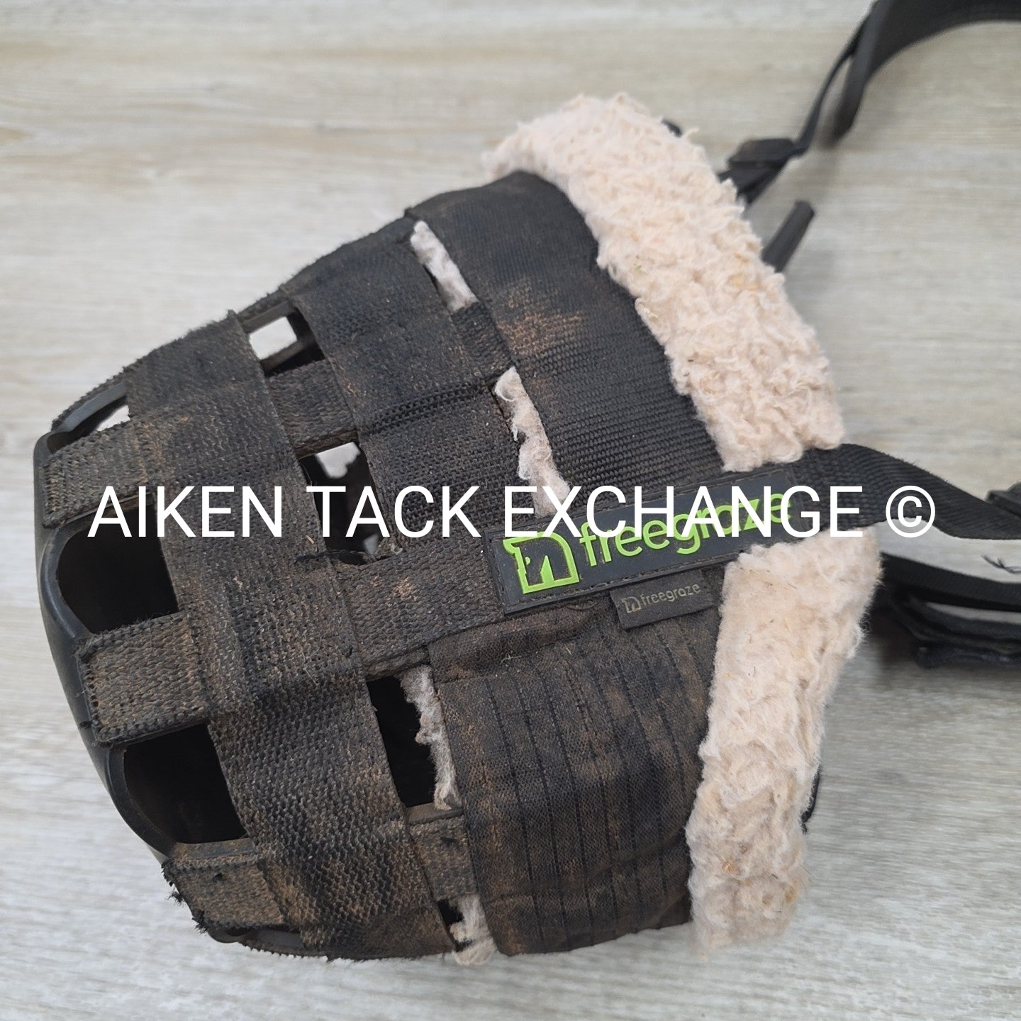 BARGAIN BUNDLE: Shires FreeGraze Deluxe Comfort Grazing Muzzle & GreenGuard Graz