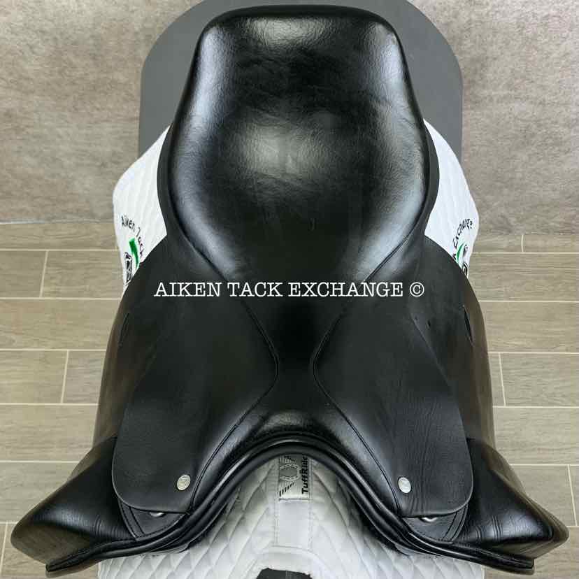 **SOLD** Master by D.Boot & L.Batchelor Dressage Saddle, 17.5" Seat, Wide Tree, Wool Flocked Serge Panels