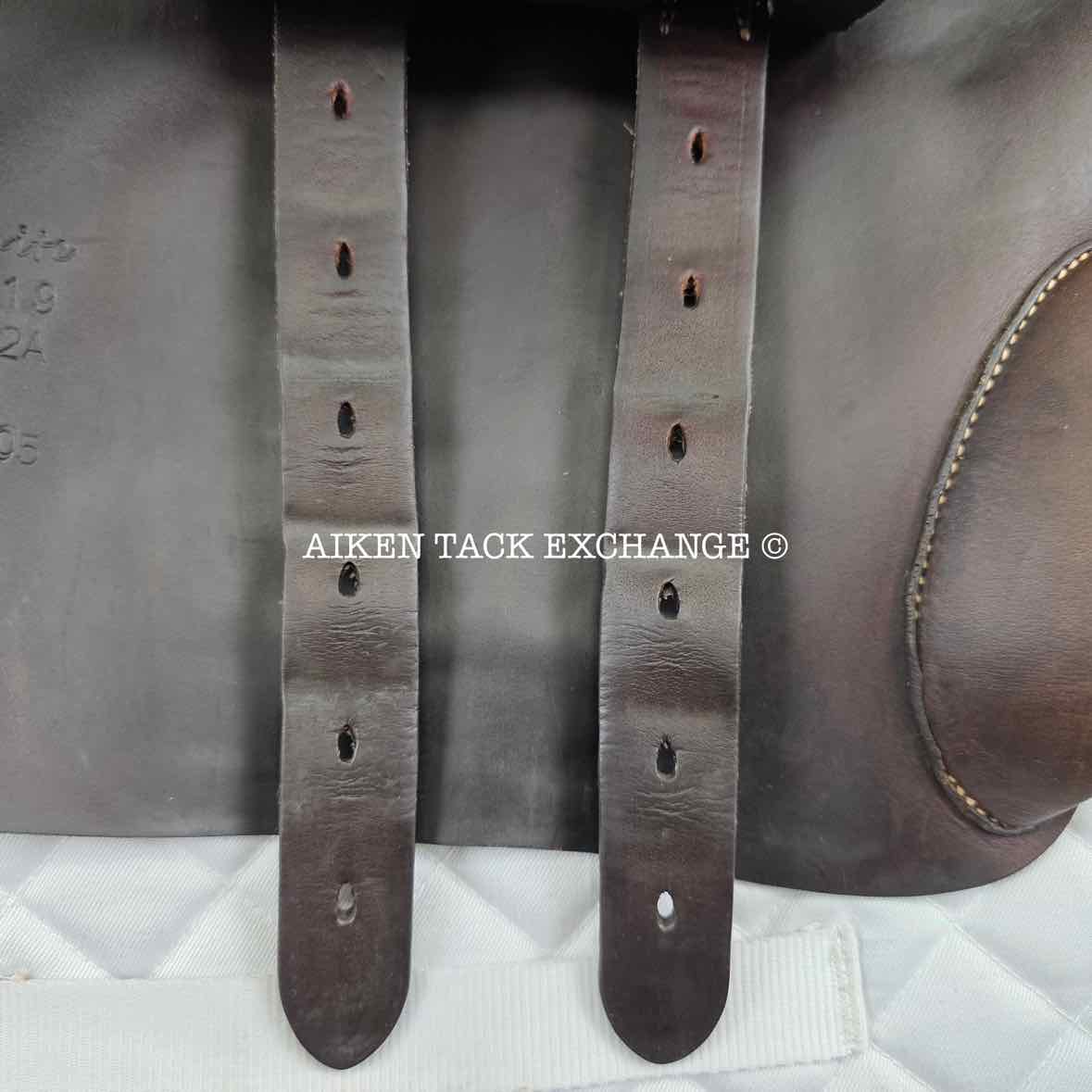 2019 Voltaire Blue Infinite Close Contact Jump Saddle, 17.5" Seat, 2A Flap, Medium Wide Tree, PRO Panels, Full Buffalo Leather