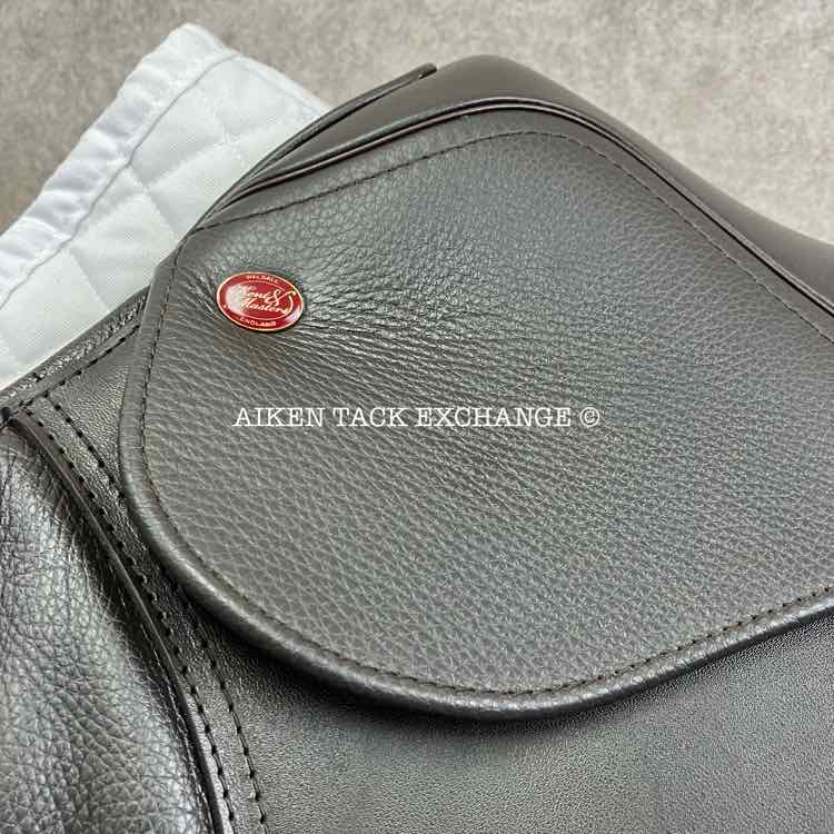 **SOLD** 2023 Kent & Masters S-Series MJJ Standard Wither Competition Jump Saddle, 17.5" Seat, Adjustable Tree - Changeable Gullet, Wool Flocked Panels