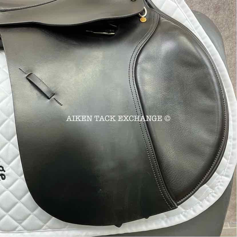 **SOLD** 2002 Black Country Close Contact Jump Saddle, 17" Seat, Medium Tree, Wool Flocked Panels