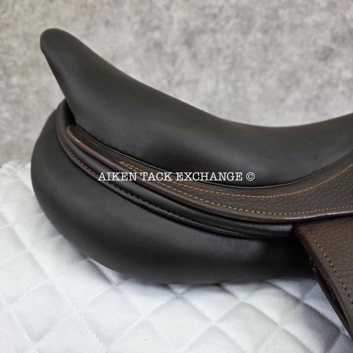 2016 CWD SE02 Close Contact Jump Saddle, 17" Seat, 2L Flap, Medium Tree, Foam Panels