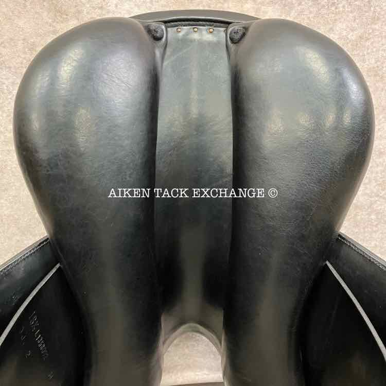 **SOLD** 2002 Amerigo DJ Close Contact Jump Saddle, 16.5" Seat, Medium Tree, Wool Flocked Panels