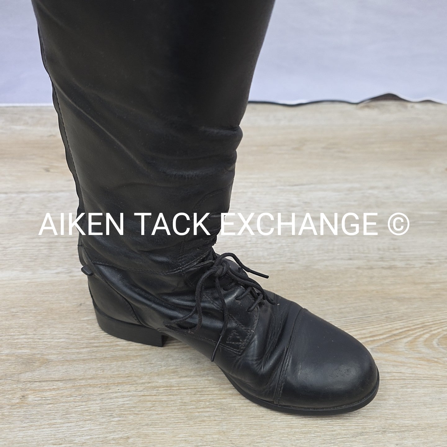 Ariat Field Boots, Size 7, Regular Calf, Height Medium