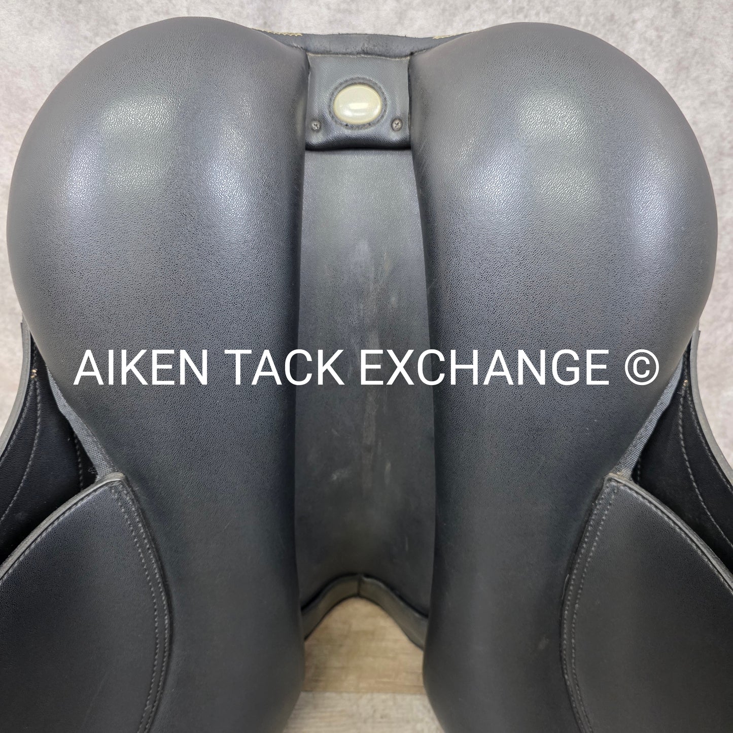 **SOLD**2012 Wintec Pro Stock Australian Saddle, 17" / 17.5" Seat - Large, Adjustable Tree - Changeable Gullet, Wool Flocked Panels