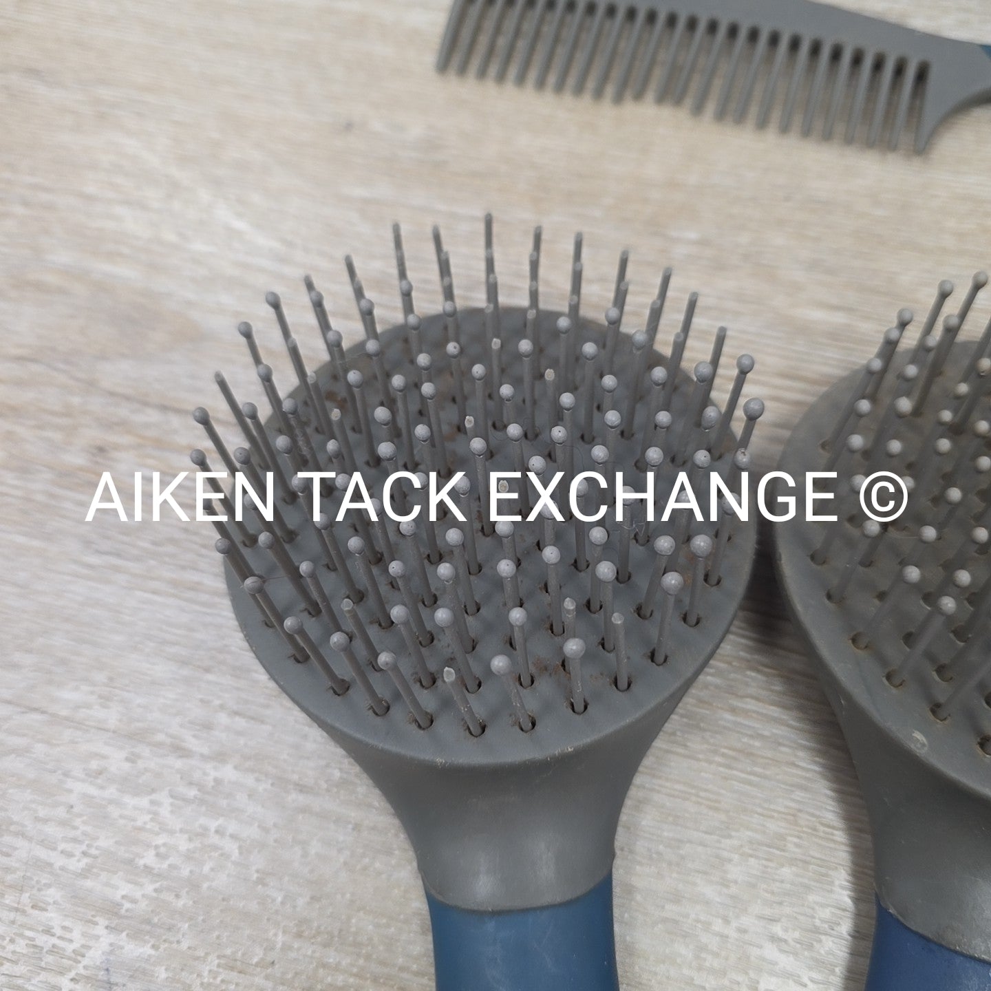 BARGAIN BUNDLE: 3 Oster Hair Brushes & 1 Oster Comb