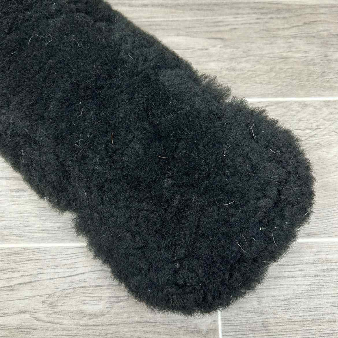 Mattes Sheepskin Girth, Black, 26"