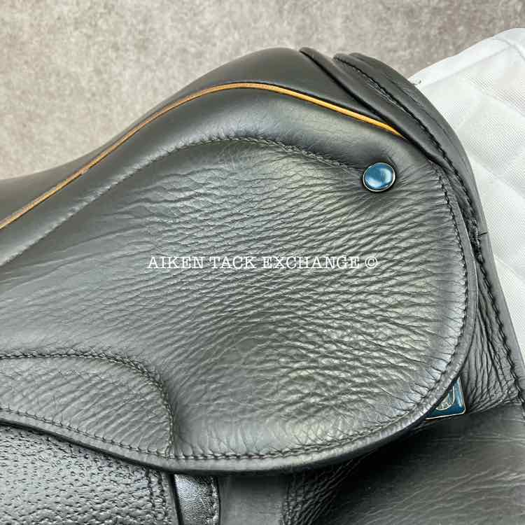 **SOLD** 2008 Stubben Genesis Dressage Saddle, 18" Seat, 28 cm Tree - Medium/Medium Narrow, Wool Flocked Panels