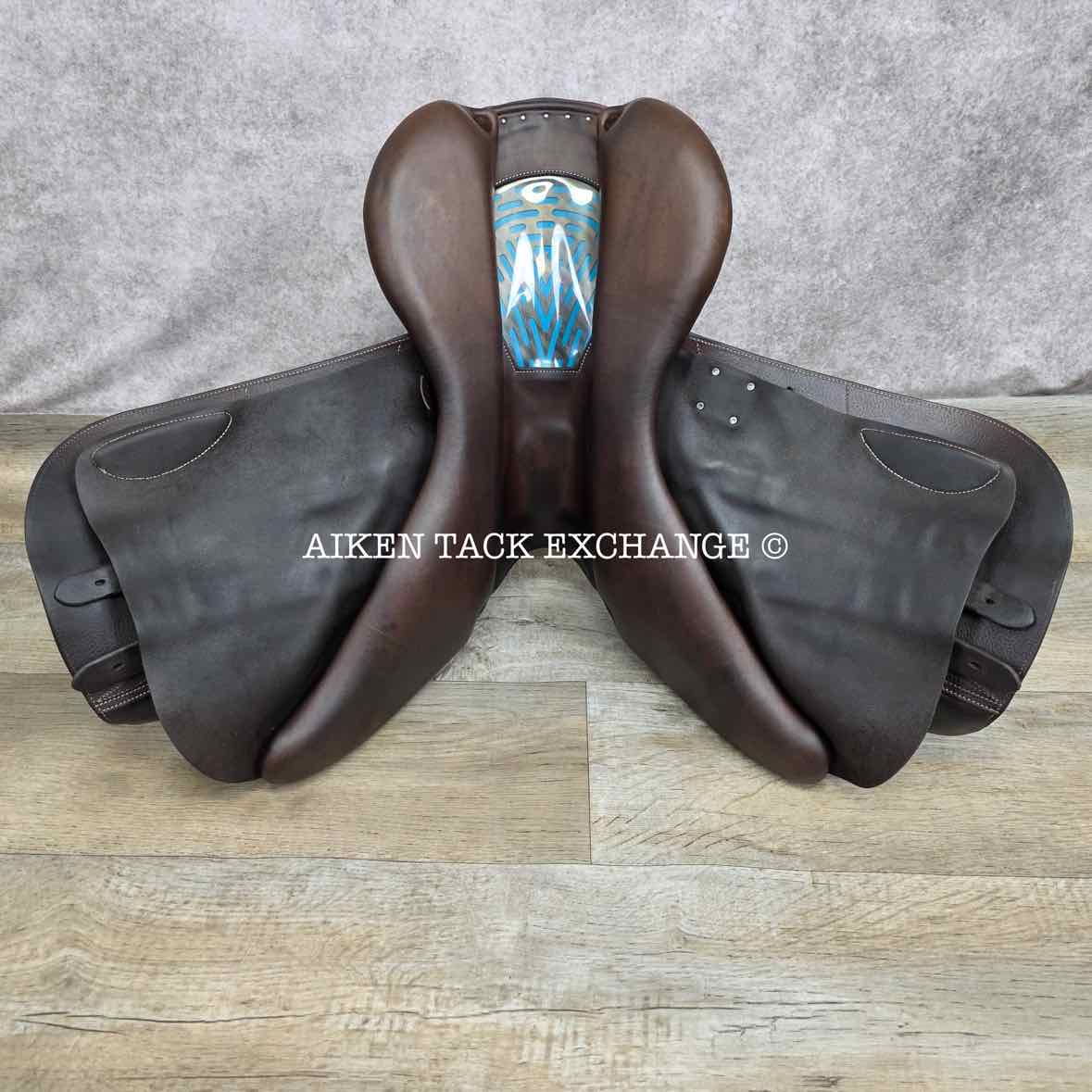 2019 Voltaire Blue Infinite Close Contact Jump Saddle, 17.5" Seat, 2A Flap, Medium Wide Tree, PRO Panels, Full Buffalo Leather