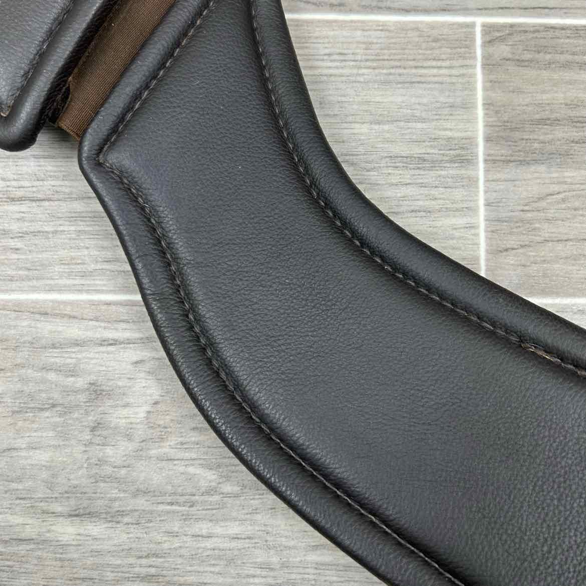 Total Saddle Fit StretchTec Shoulder Relief Dressage Girth with Leather Liner,