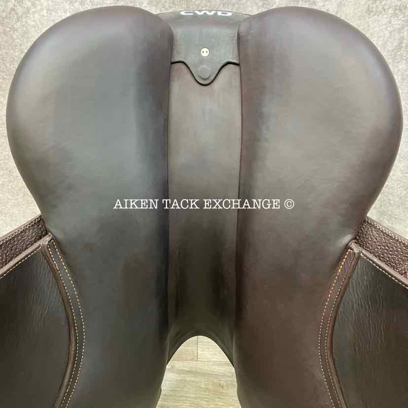 **SOLD** 2020 CWD SE32 2GS Mademoiselle Close Contact Jump Saddle, 17" Seat - S1, 2L Flap, Dynamick Flex Tree - Medium, Foam Panels, Full Buffalo Leather