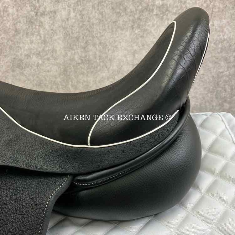 2023 Custom Saddlery Wolfgang Solo MKII Monoflap Dressage Saddle, 17.5" Seat, Adjustable Tree, Wool Flocked Panels