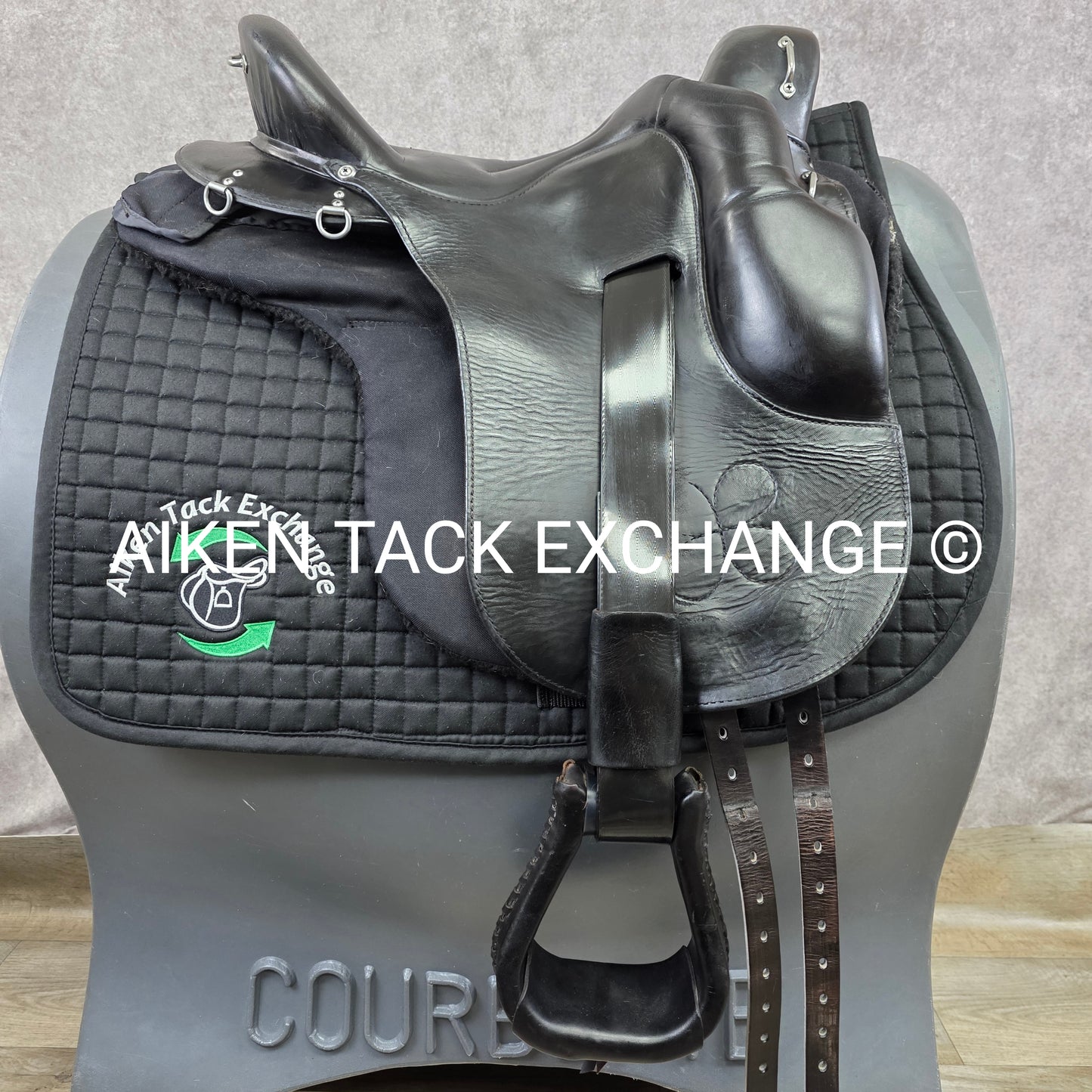 Ortho-Flex Endurance Trail Saddle, 15.5" Seat, Wide Fit with Flex Panels
