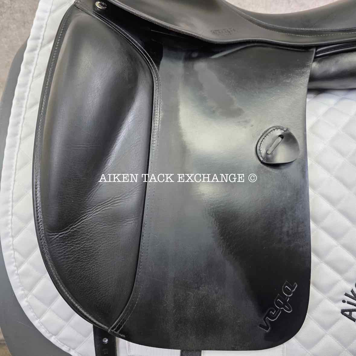 2008 Amerigo Vega Dressage Saddle, 18" Seat, M/MW Tree, Wool Flocked Panels