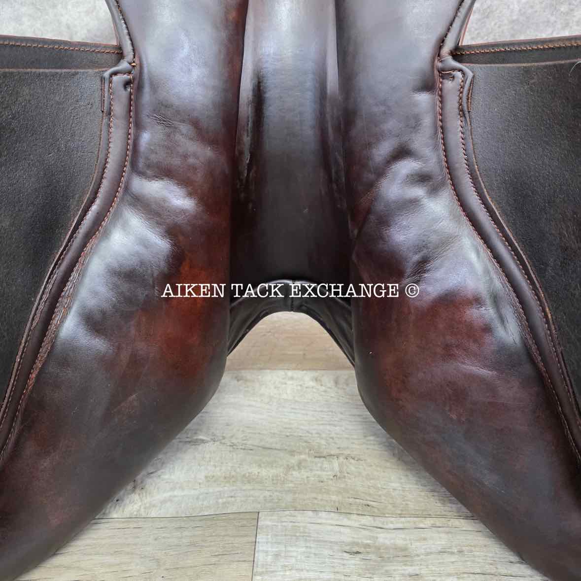 **SOLD** Albion Kontrol Jump Saddle, 18" Seat, Medium Wide Tree, Wool Flocked Panels