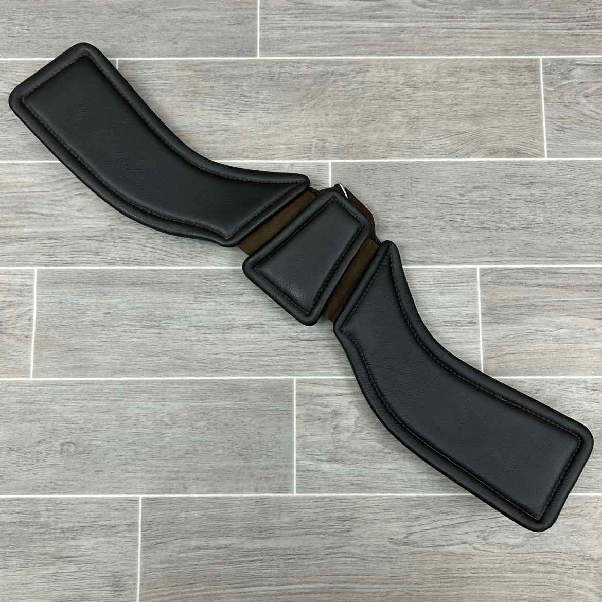 Total Saddle Fit StretchTec Shoulder Relief Dressage Girth with Leather Liner,