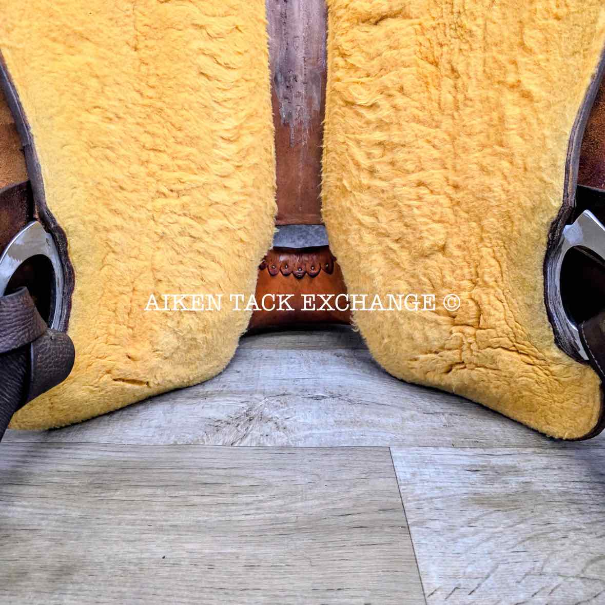 Jerry Shaw Western Saddle, 16.5" Seat, Wide Tree - Full QH Bars