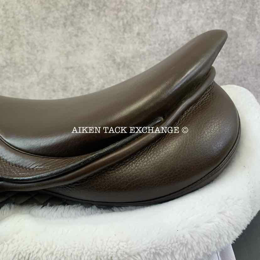 2011 Stubben Artus C.S. Deluxe Close Contact Jump Saddle, 18" Seat, 28 cm Tree - Medium, Wool Flocked Panels