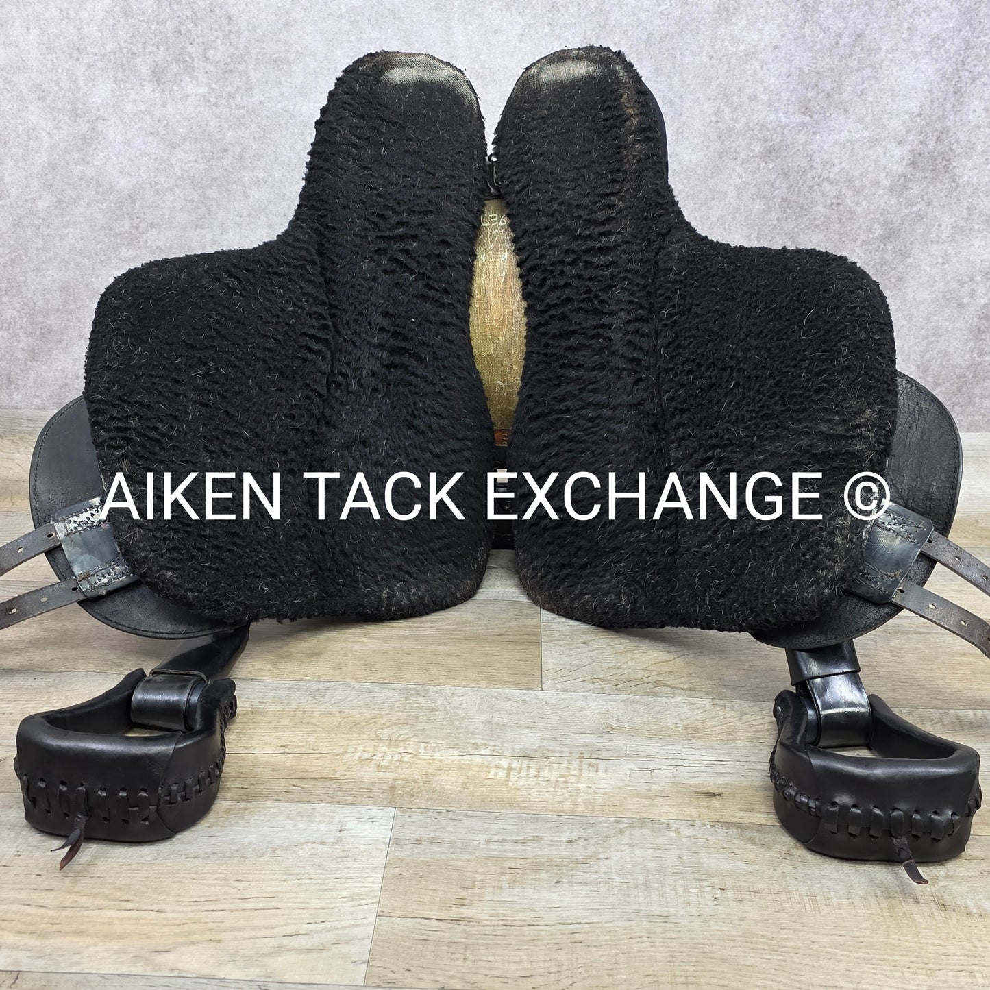 Ortho-Flex Endurance Trail Saddle, 15.5" Seat, Wide Fit with Flex Panels