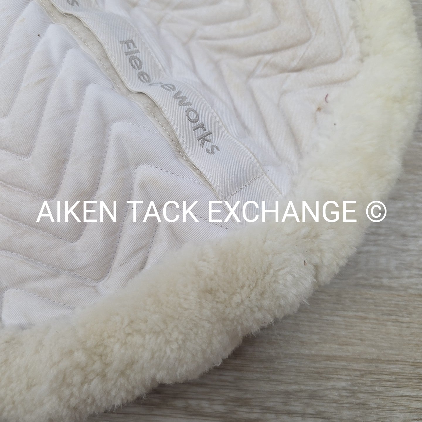 Fleeceworks Sheepskin Show Hunter Pad with Partial Trim, Size X-Large