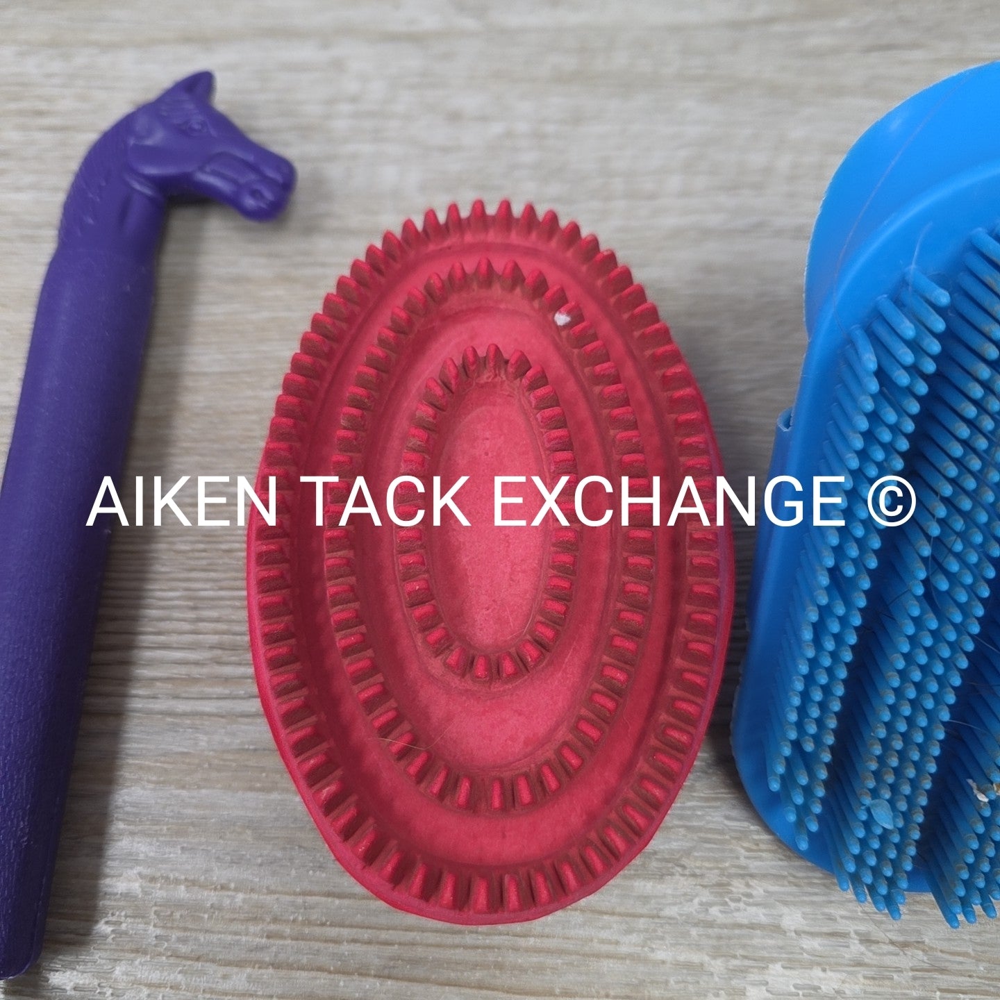 BARGAIN BUNDLE: 3 Curry Combs & 1 Hoof Pick